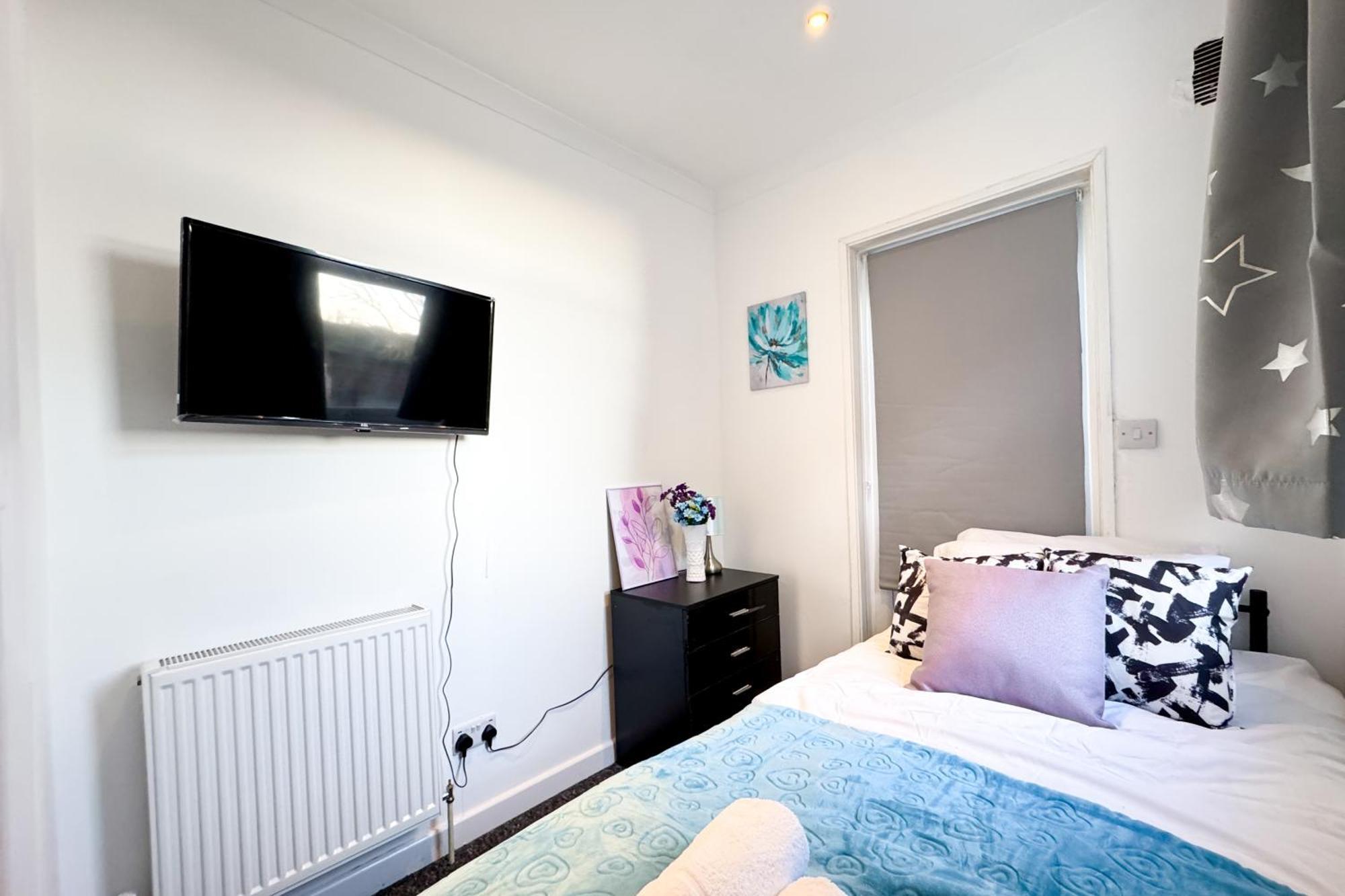 Warland House By Smart Corporate Holiday home London
